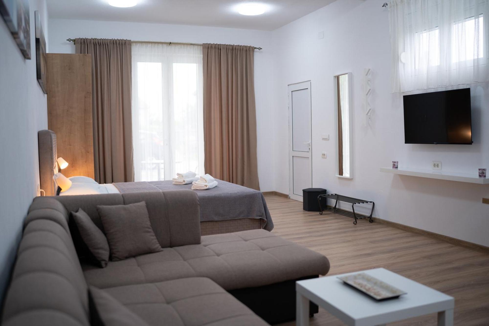 Dane Apartment Airport Podgorica Mitrovici  Εξωτερικό φωτογραφία