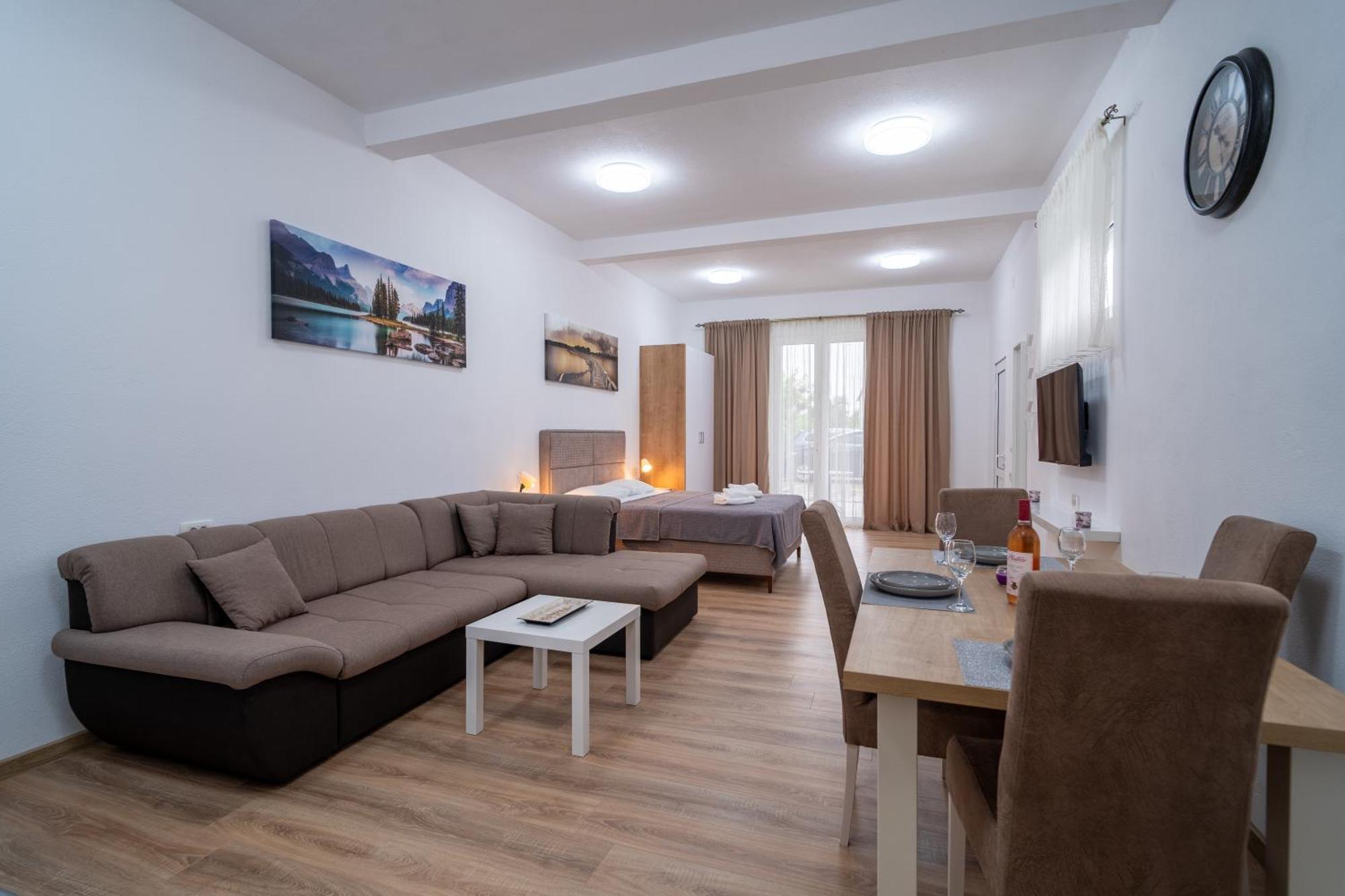 Dane Apartment Airport Podgorica Mitrovici  Εξωτερικό φωτογραφία