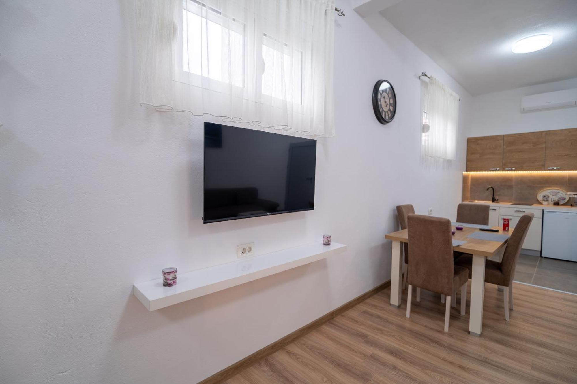 Dane Apartment Airport Podgorica Mitrovici  Εξωτερικό φωτογραφία